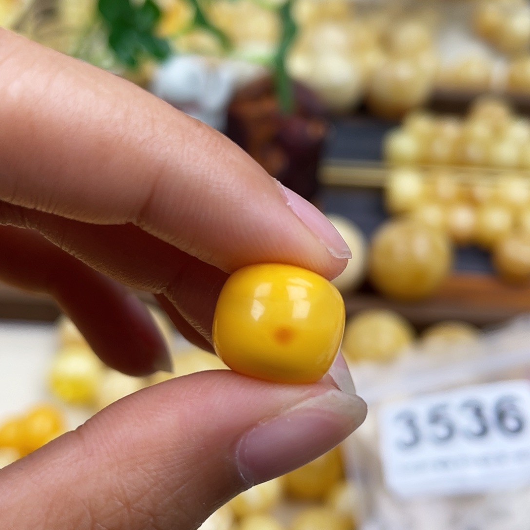 琥珀未镶嵌珠宝奇石皮色13.2