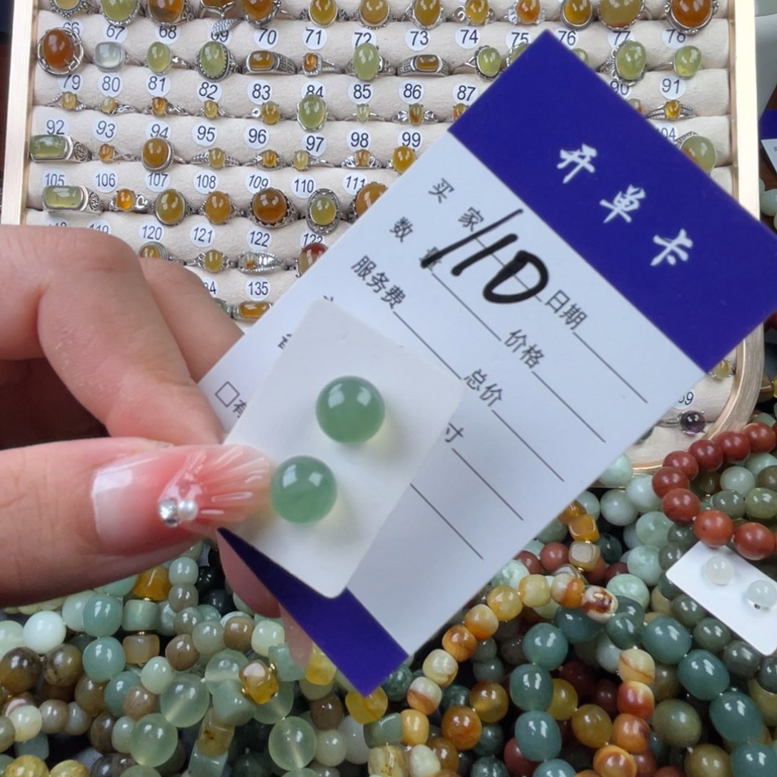 未镶嵌蛇纹石玉耳钉