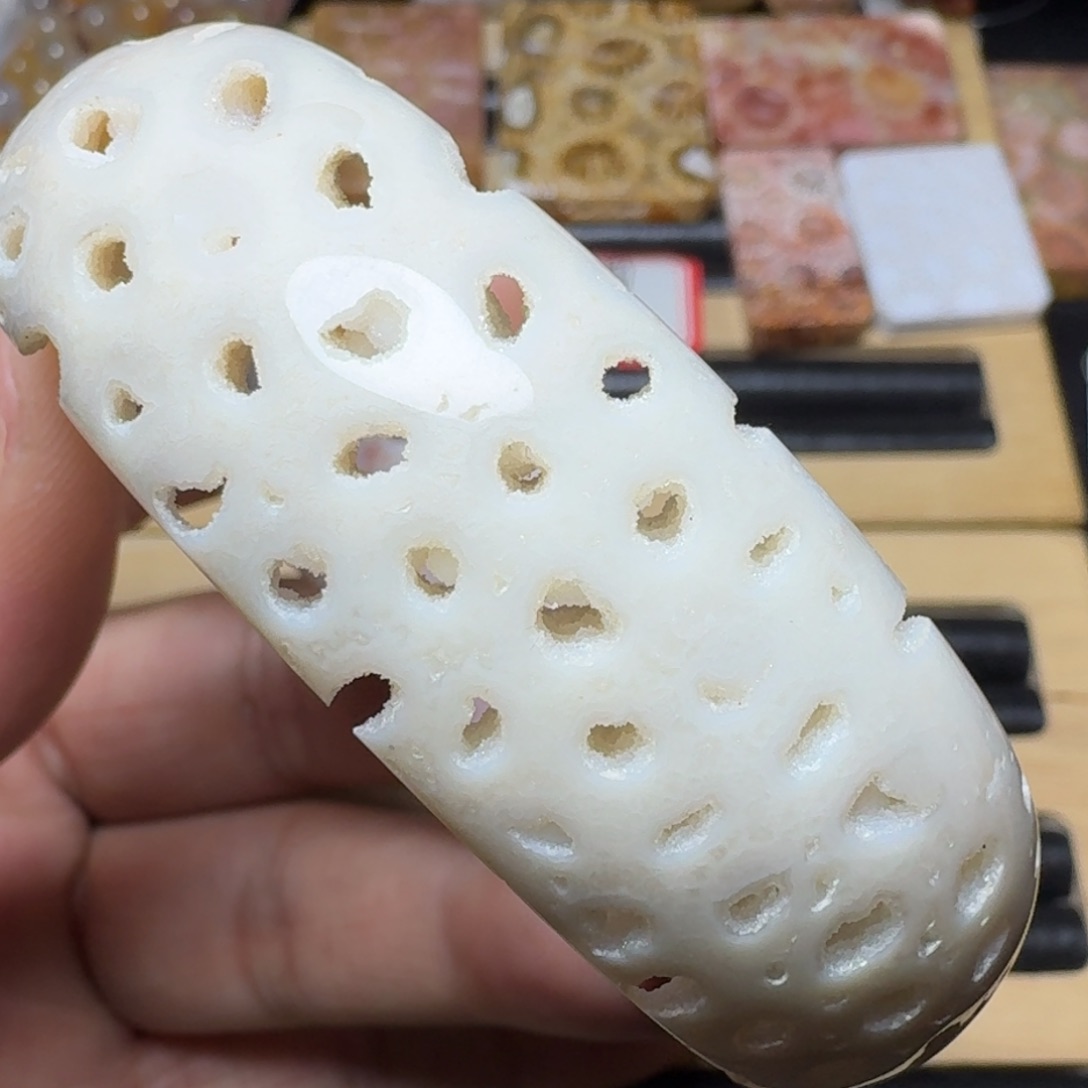 硅化玉纯天然色有机玉石未镶嵌56圈口