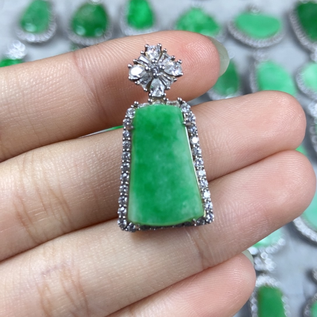 颈饰未镶嵌翡翠无事牌