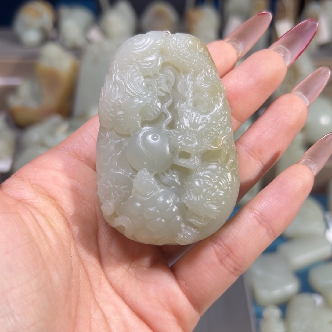 ぃ***ぇ和田玉（糖玉）未镶嵌颈饰