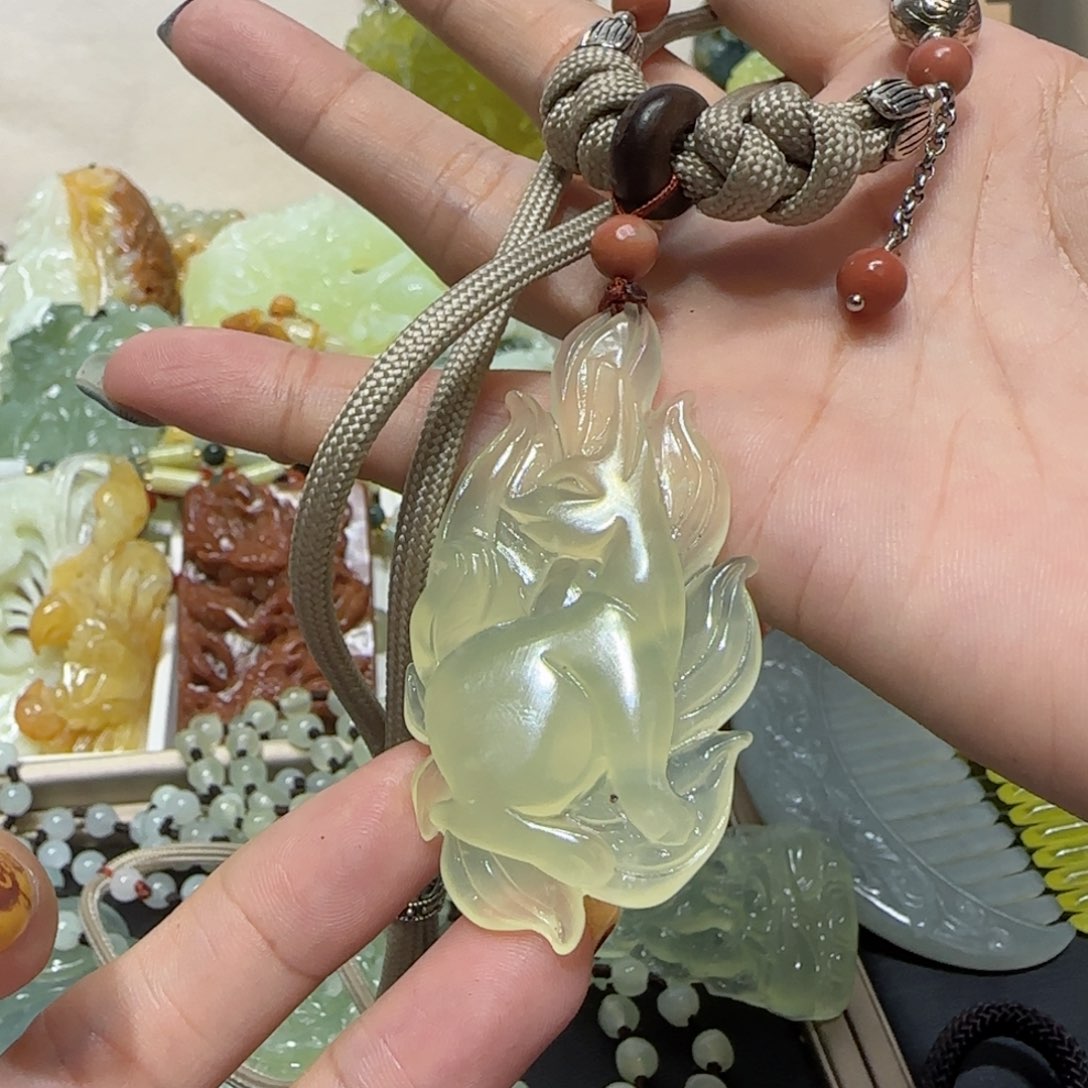 未镶嵌蛇纹石玉吊坠