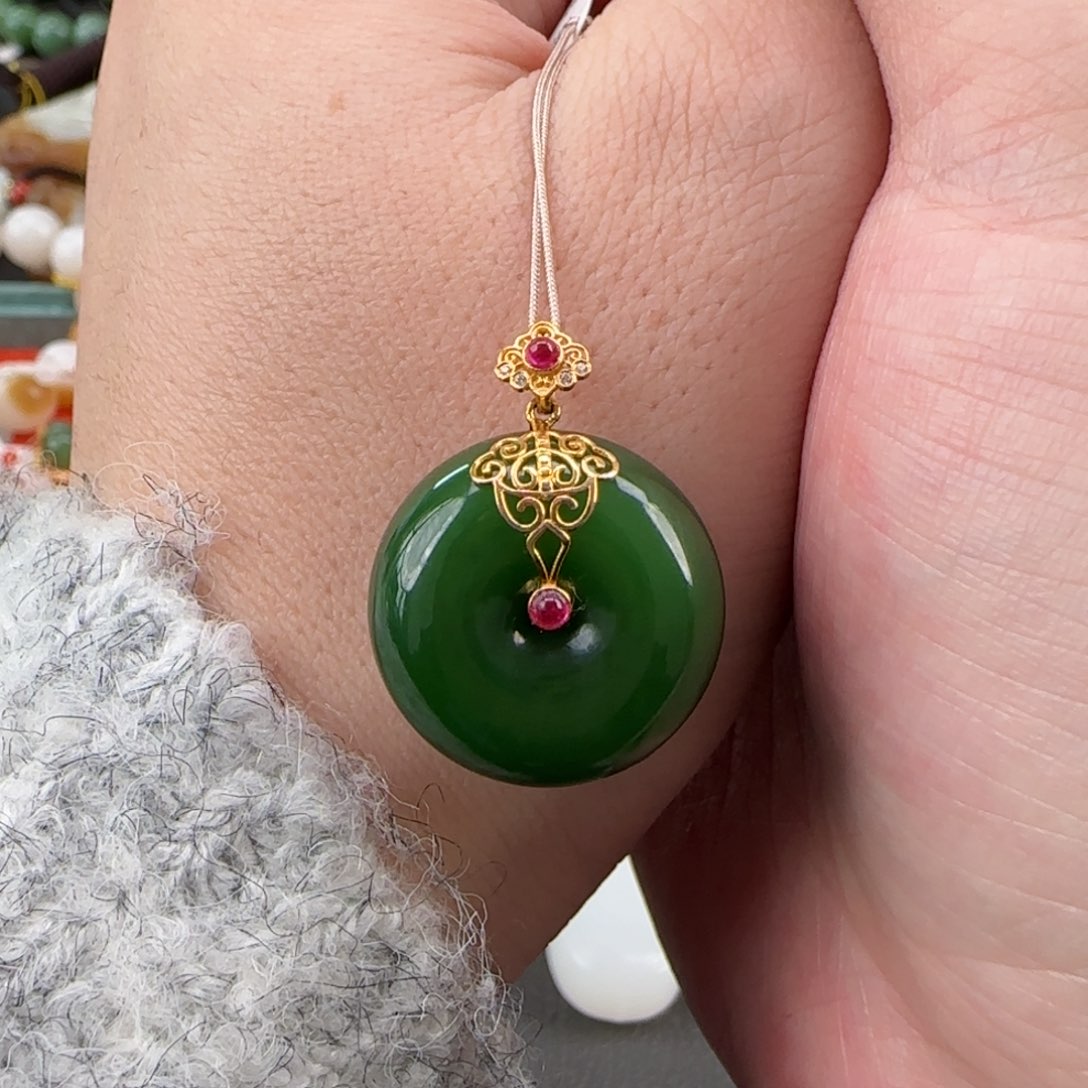 和田玉挂件18K金镶嵌扣子