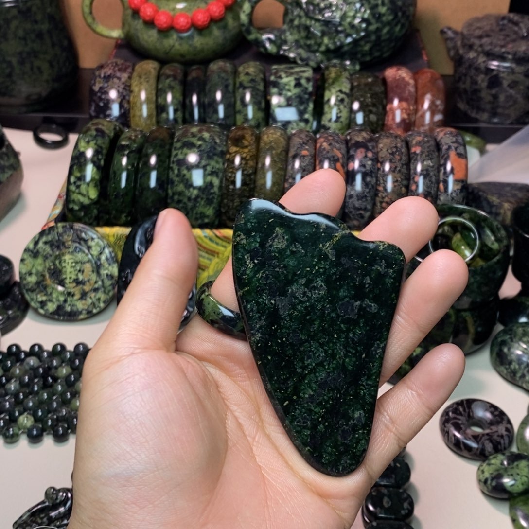 蛇纹石玉未镶嵌项链