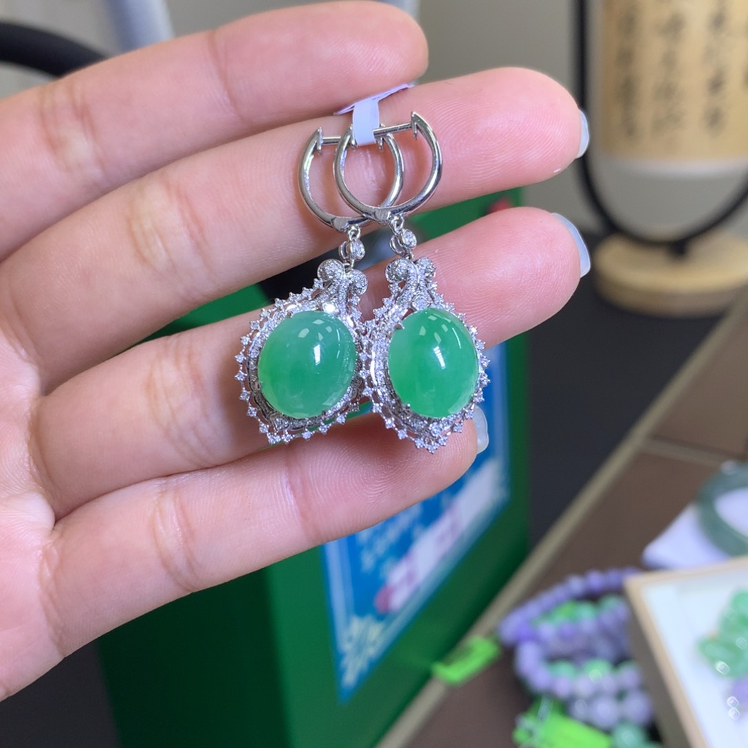 翡翠颈饰18K金镶嵌翡翠