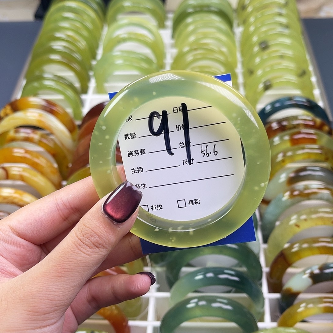 苹***生蛇纹石玉未镶嵌手镯