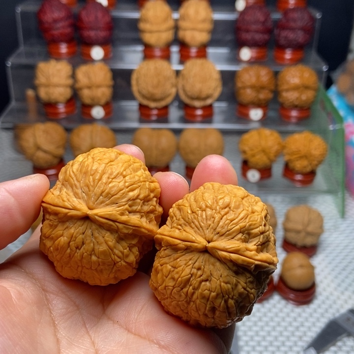 阿***绅文玩核桃把件金丝绣球22