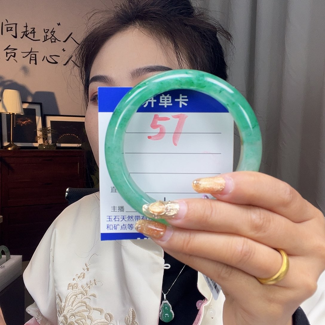 石英质玉手镯未镶嵌幸***人