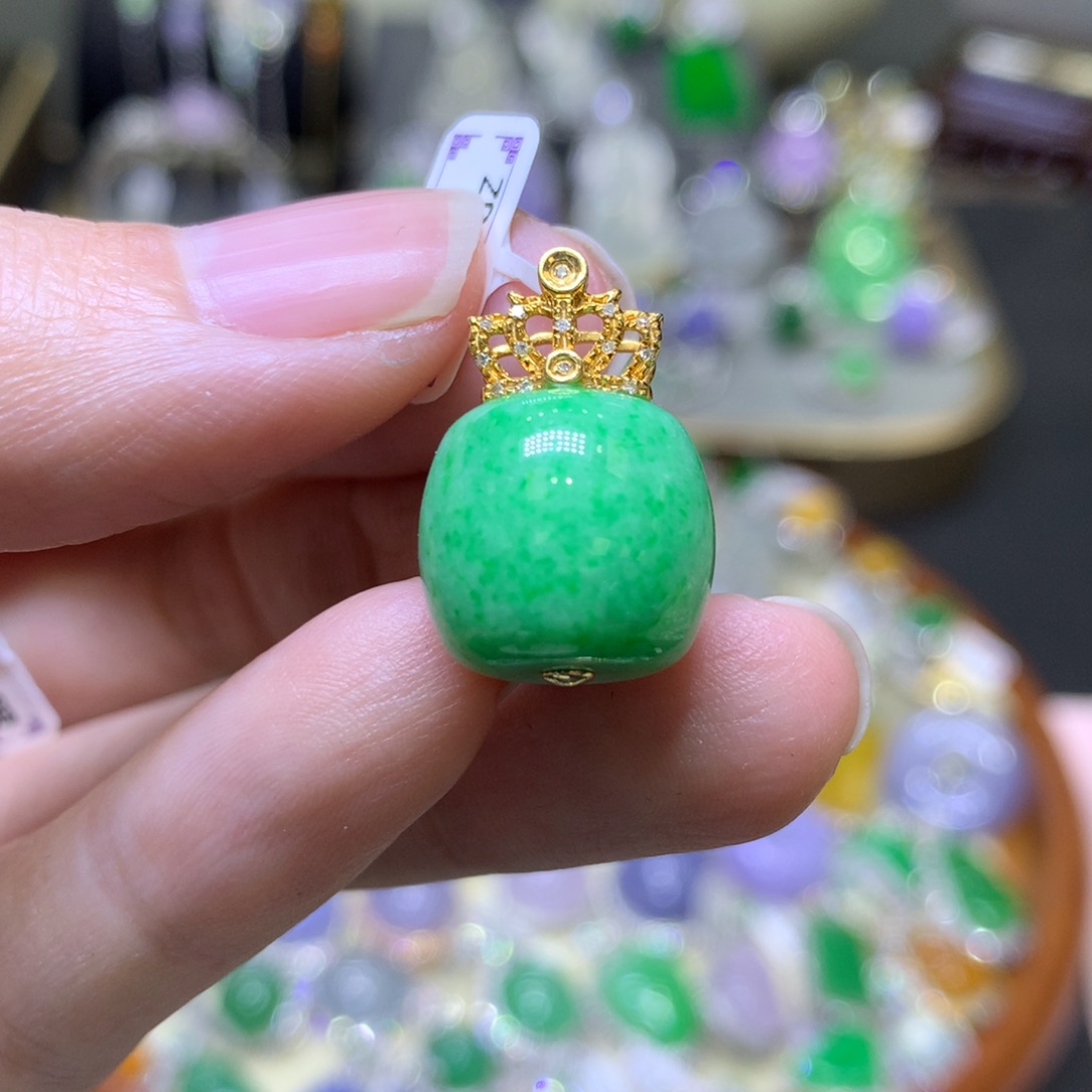 翡翠颈饰18K金镶嵌翡翠吊坠项链