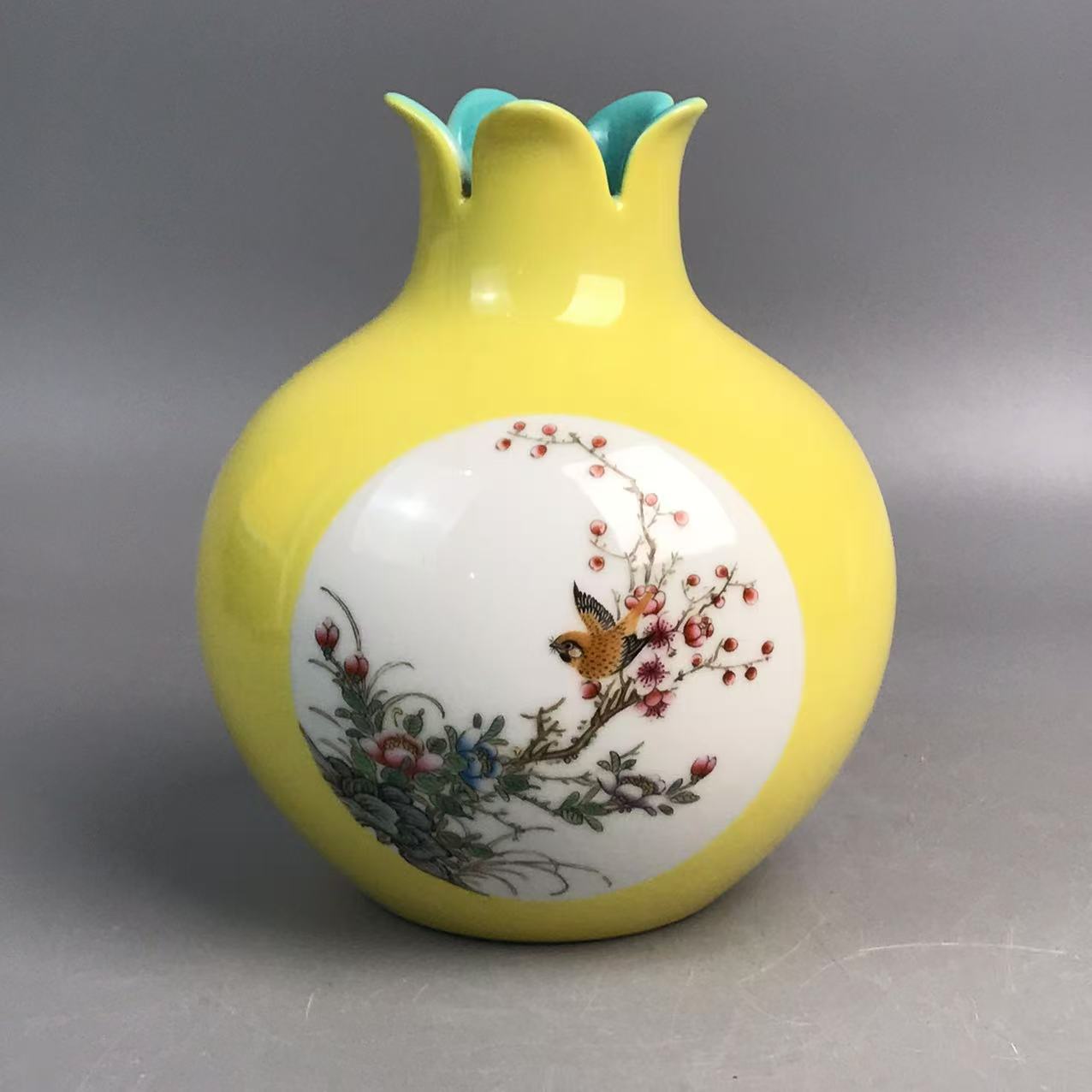 清乾隆黄釉开窗花鸟纹石榴尊