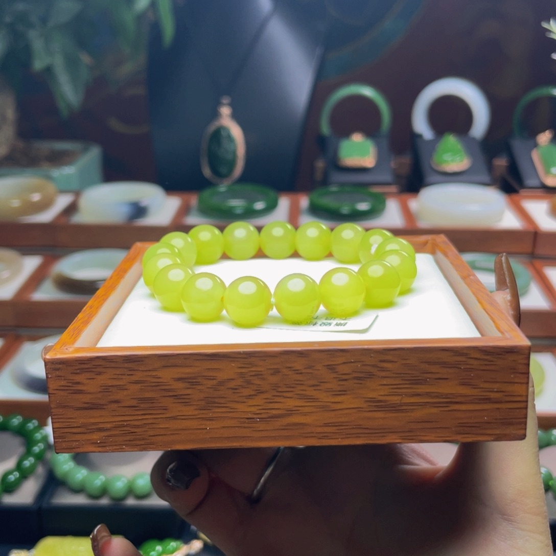 和田玉和田玉黄口手串卡12未镶嵌