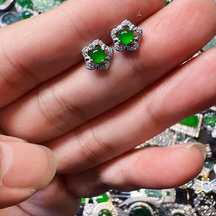 翡翠颈饰未镶嵌天然A货翡翠放漏