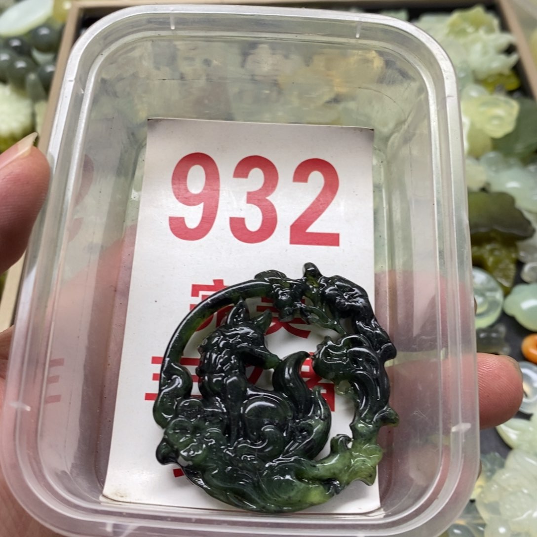 蛇纹石玉挂坠未镶嵌