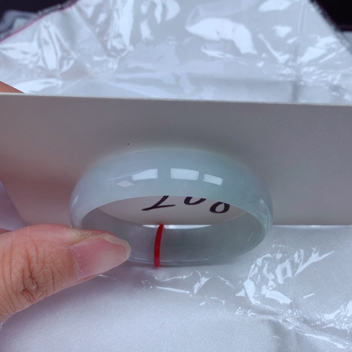 翡翠手镯未镶嵌翡翠