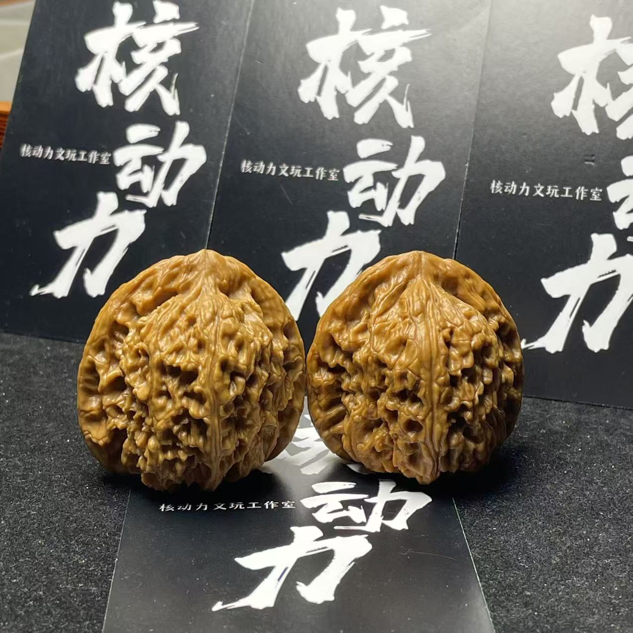 文玩核桃四座楼狮子头麒麟纹官帽手把玩件