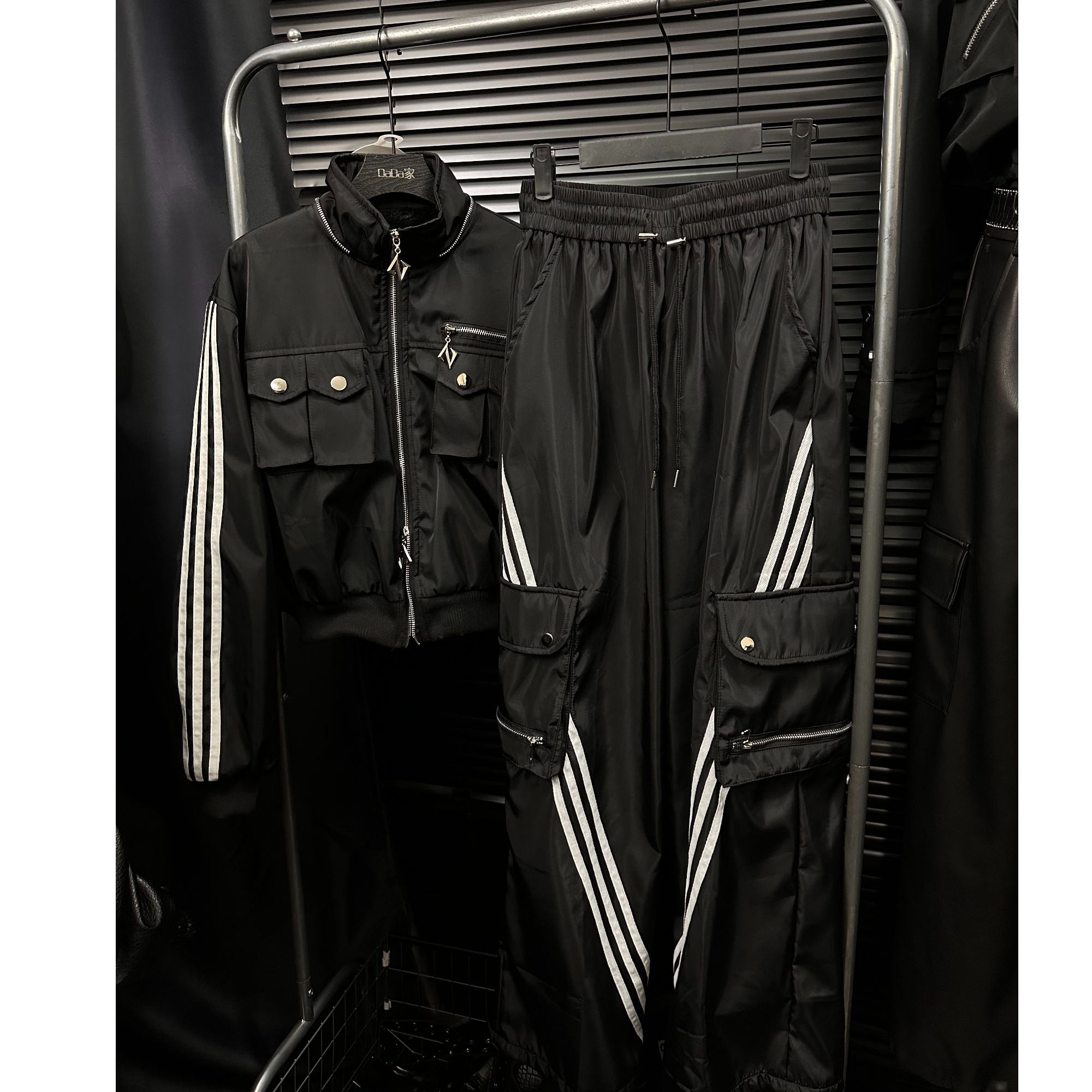 冬季工装裤新款带杠加绒阔腿设计款百搭时尚口袋可束脚长裤痞帅