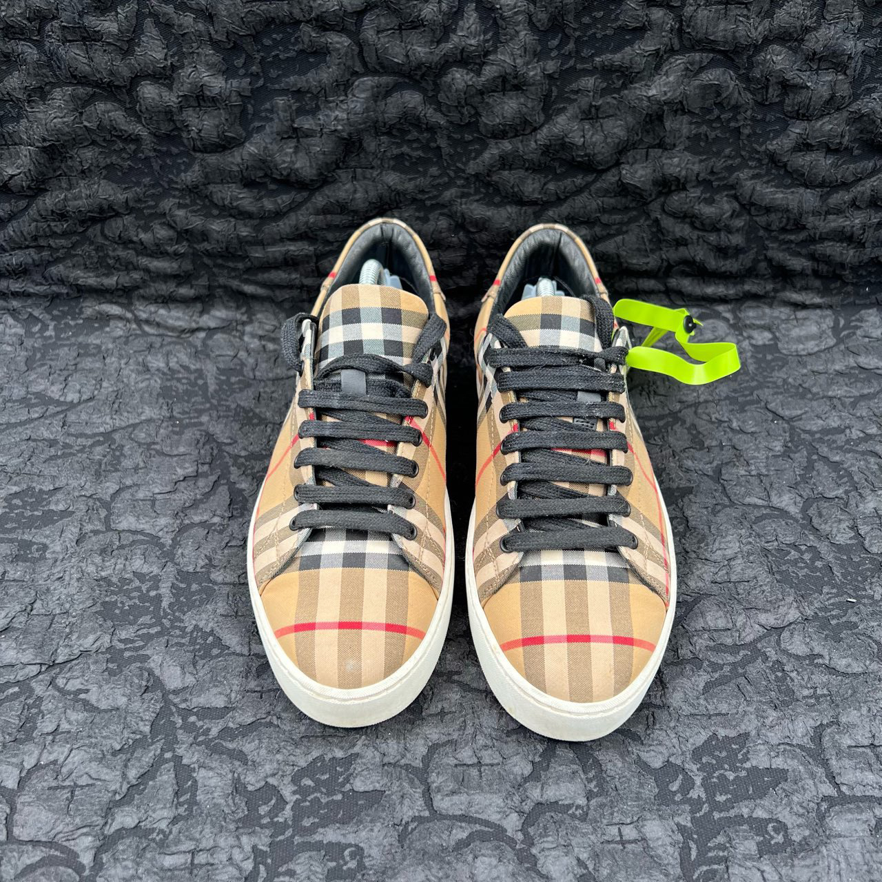 Burberry 巴宝莉 卡其色格纹板鞋 36.5码/95新/无配件