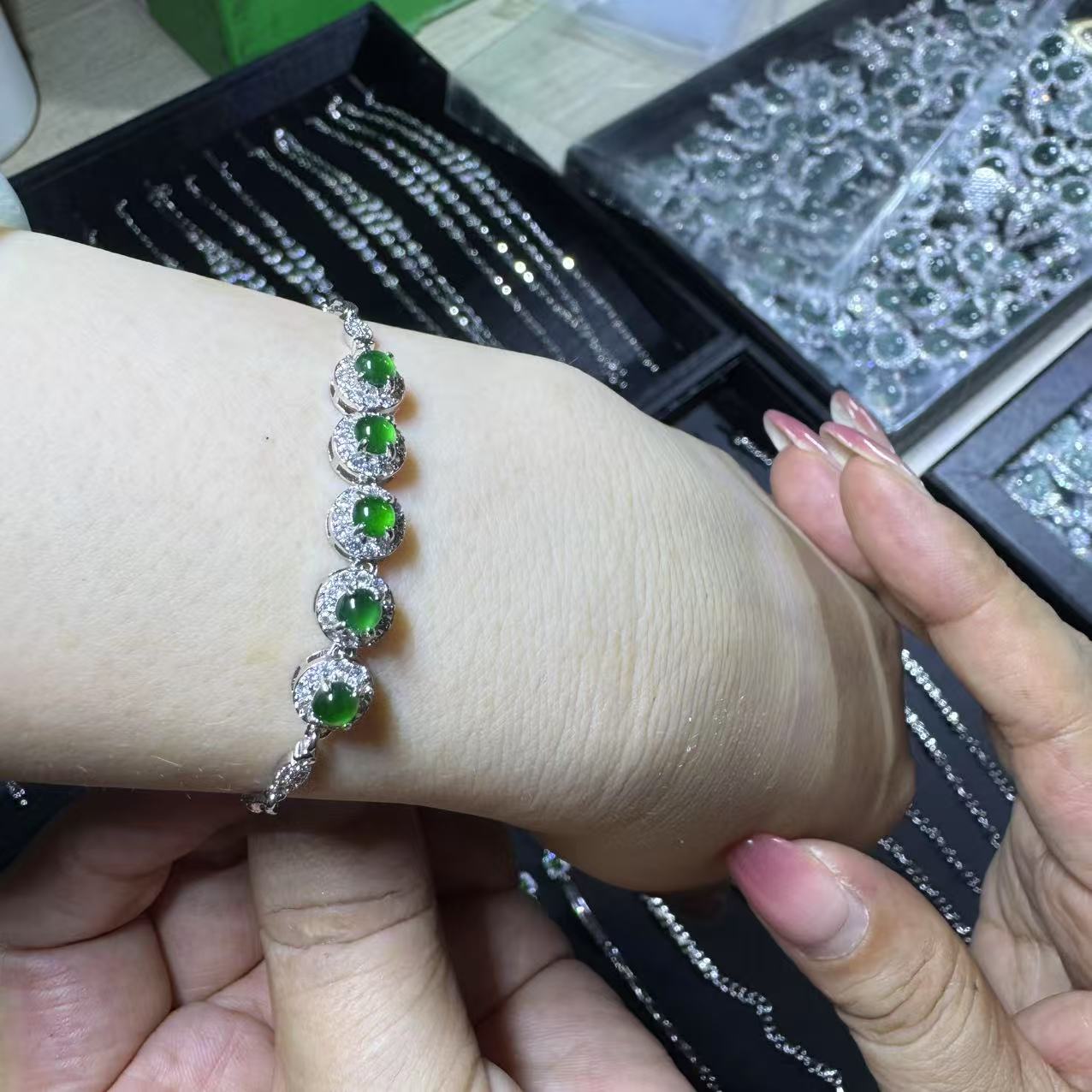 天然A货翡翠阳绿手链-多样性发一