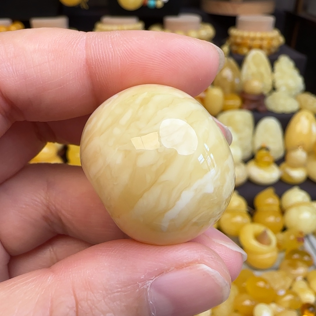 琥珀未镶嵌吊坠(赠链)天然俄料浓白妖花蜜蜡墩子