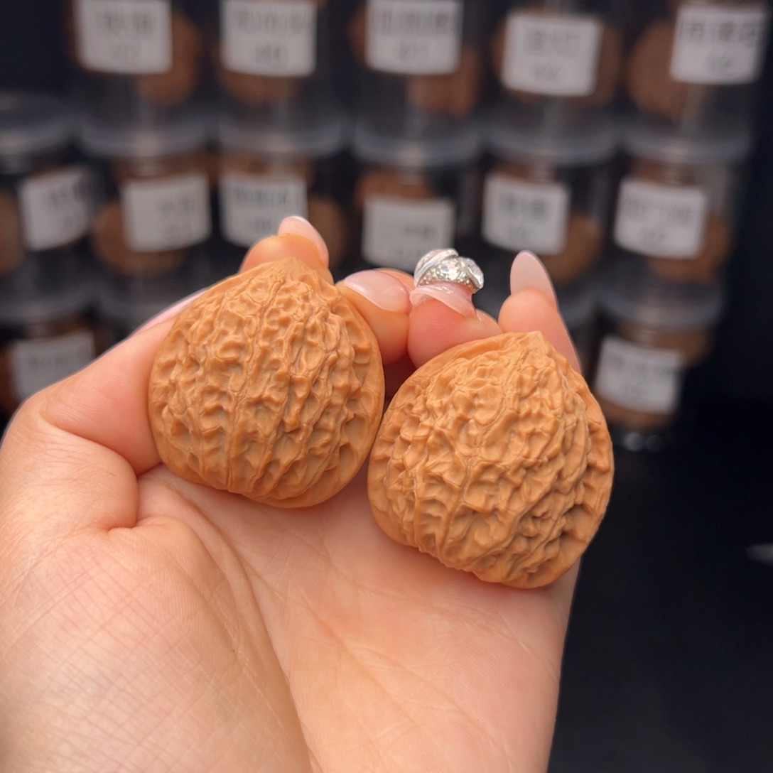 文玩核桃吊坠善*金牛