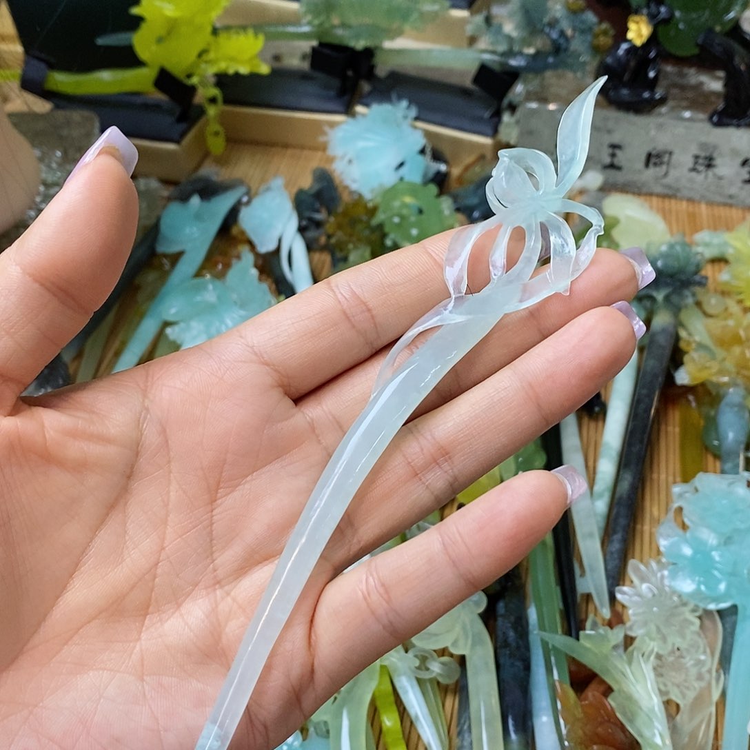 蛇纹石玉发簪未镶嵌空**兰