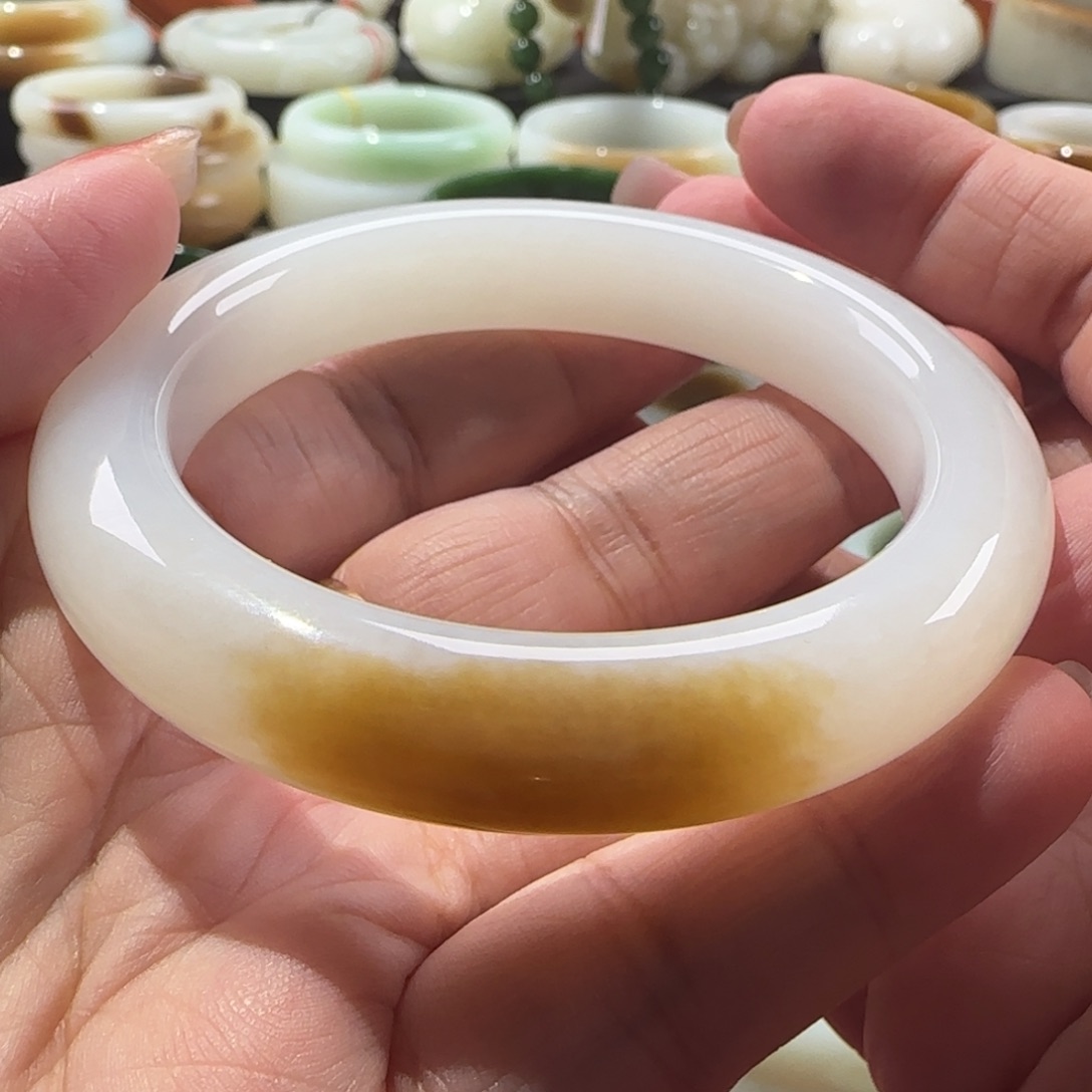 和田玉手镯未镶嵌