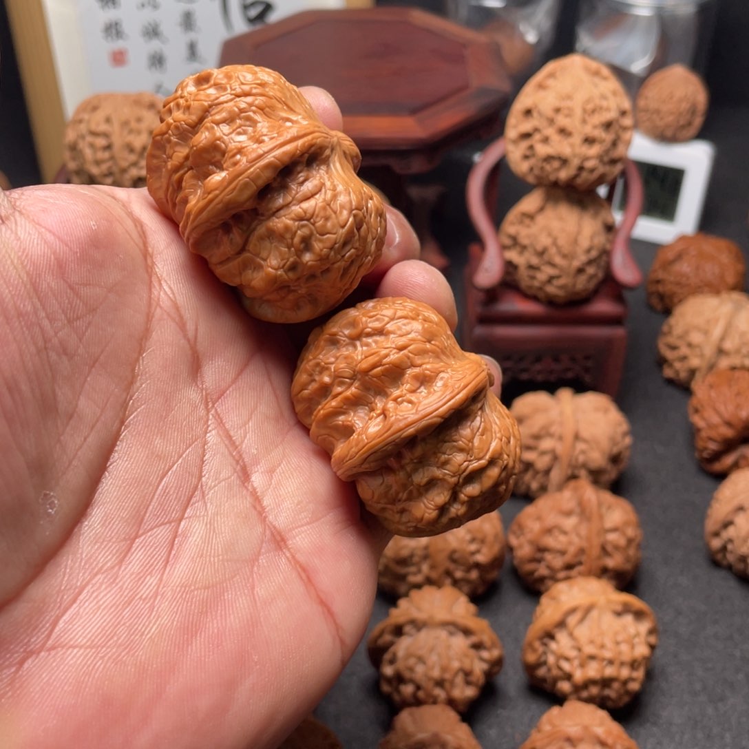 文玩核桃吊坠44血麒麟元宝