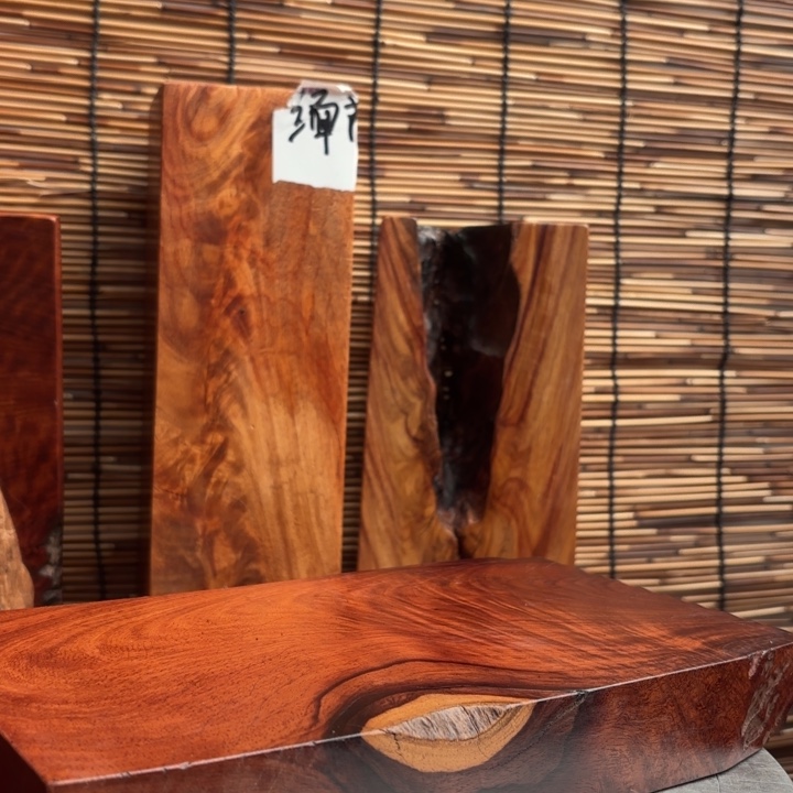 虎***爷大叶紫檀（黑酸枝木类）