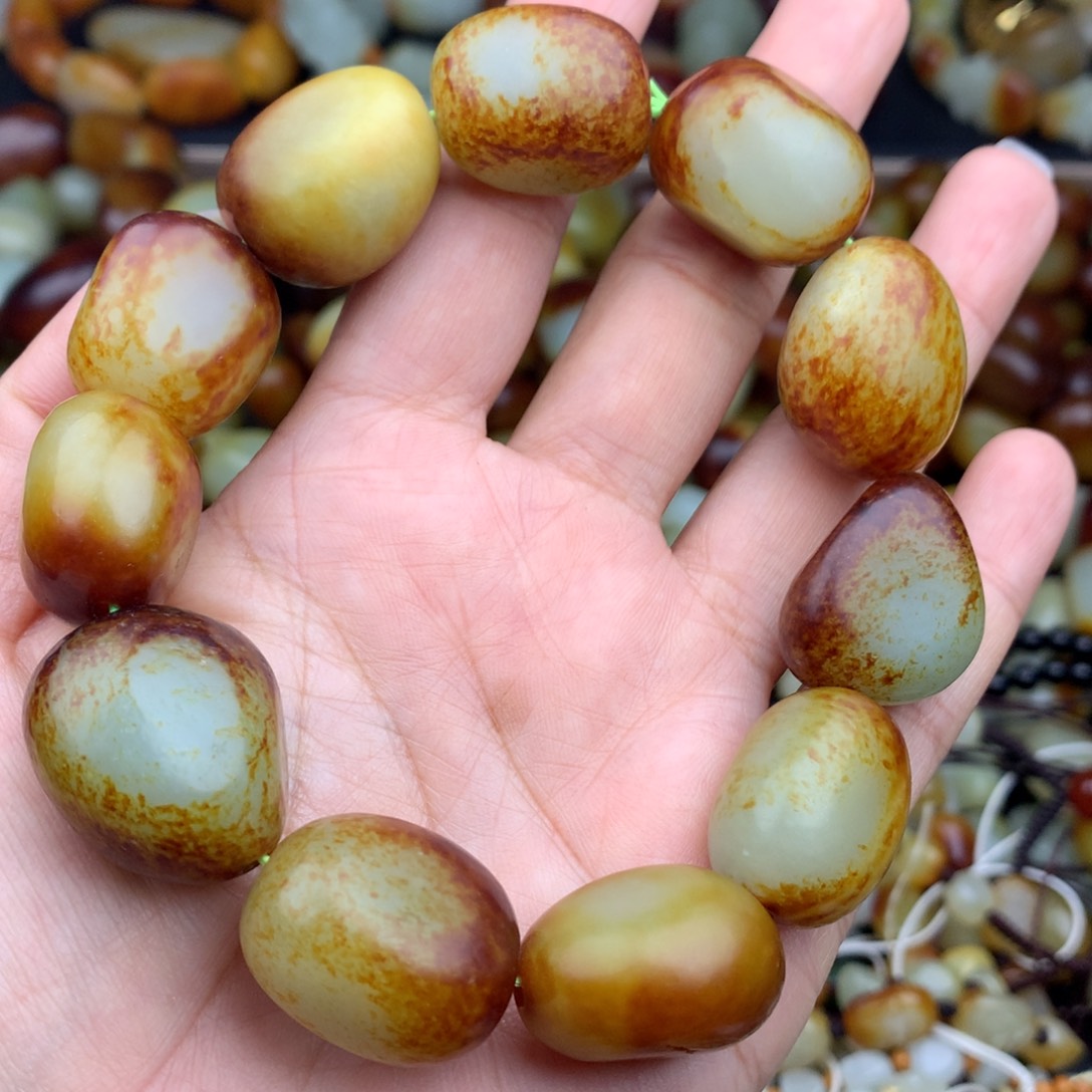 史***生和田玉未镶嵌颈饰