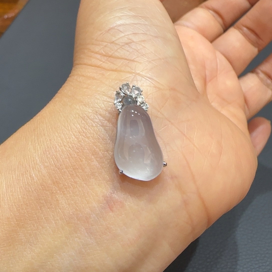 翡翠颈饰18K金镶嵌福瓜