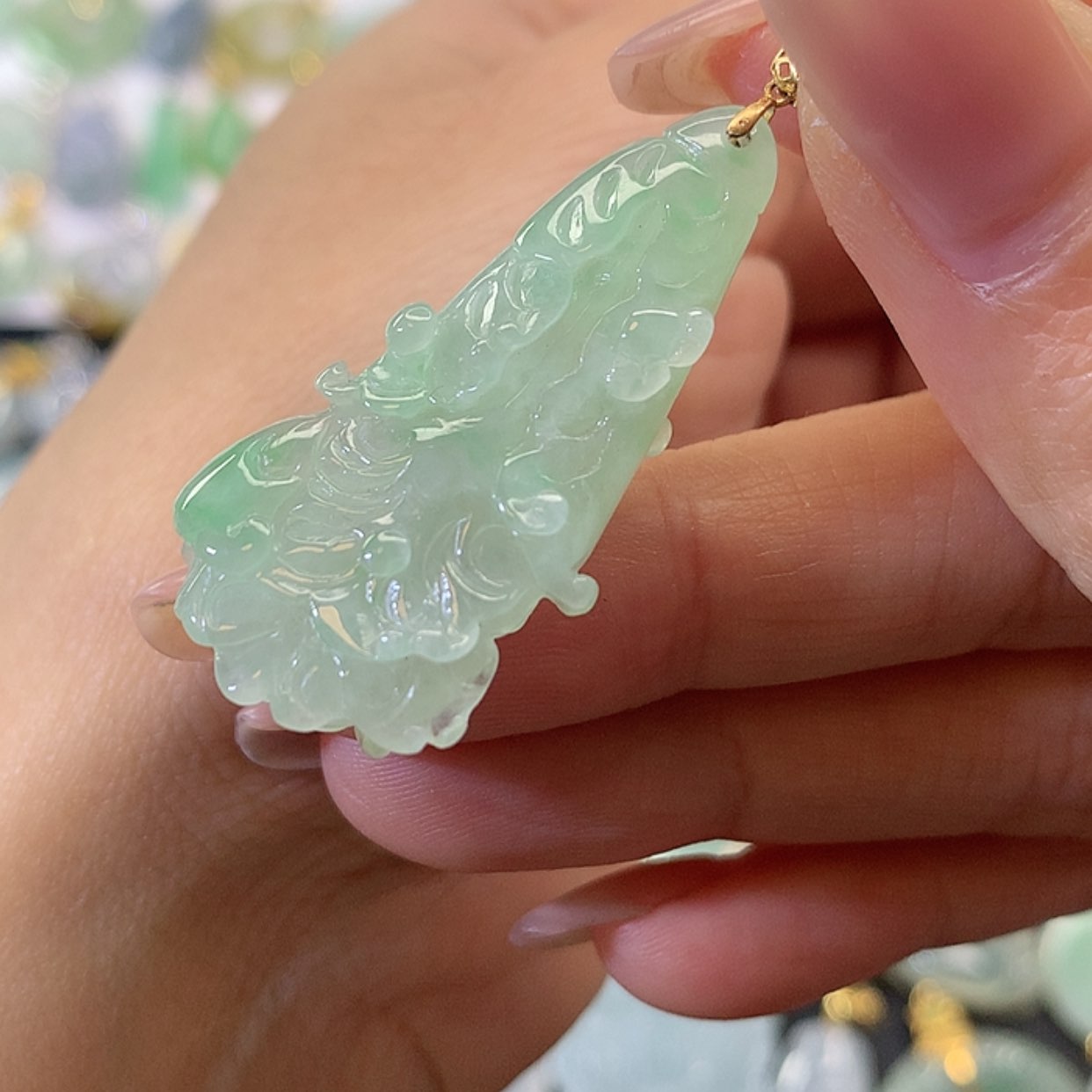 【闪购商品】翡翠吊坠(赠链)18K金镶嵌