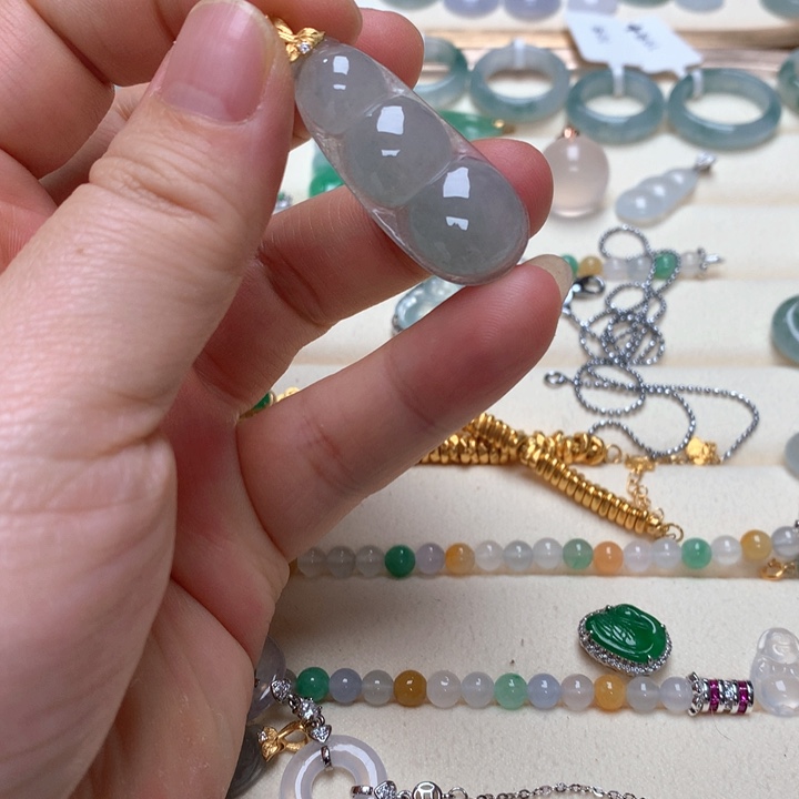 翡翠银S925镶嵌颈饰翡翠豆子