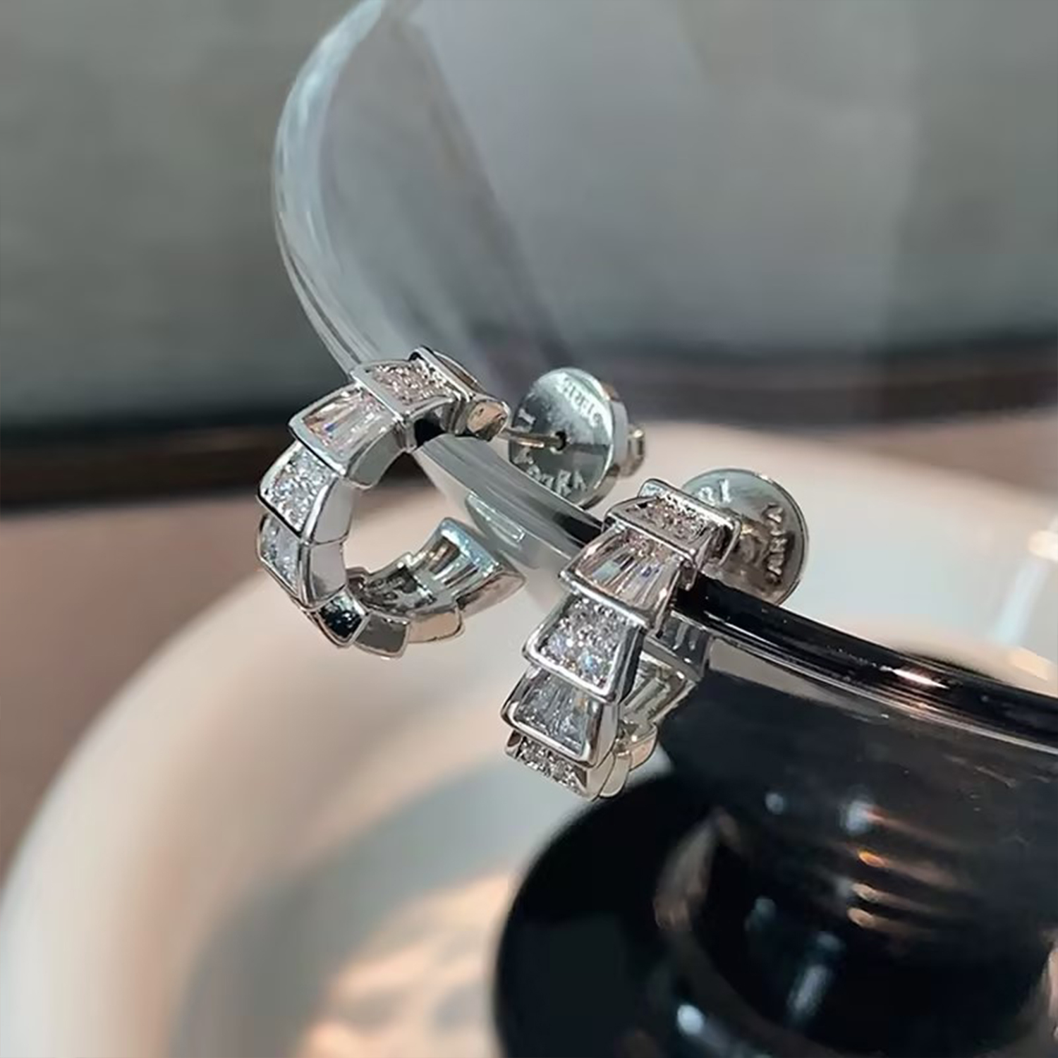 铜合金合成锆石耳饰 925银针 高定百搭优雅爆闪蛇节耳钉AAA