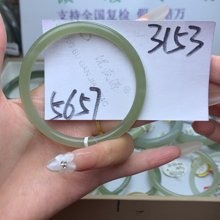 和田玉手镯未镶嵌