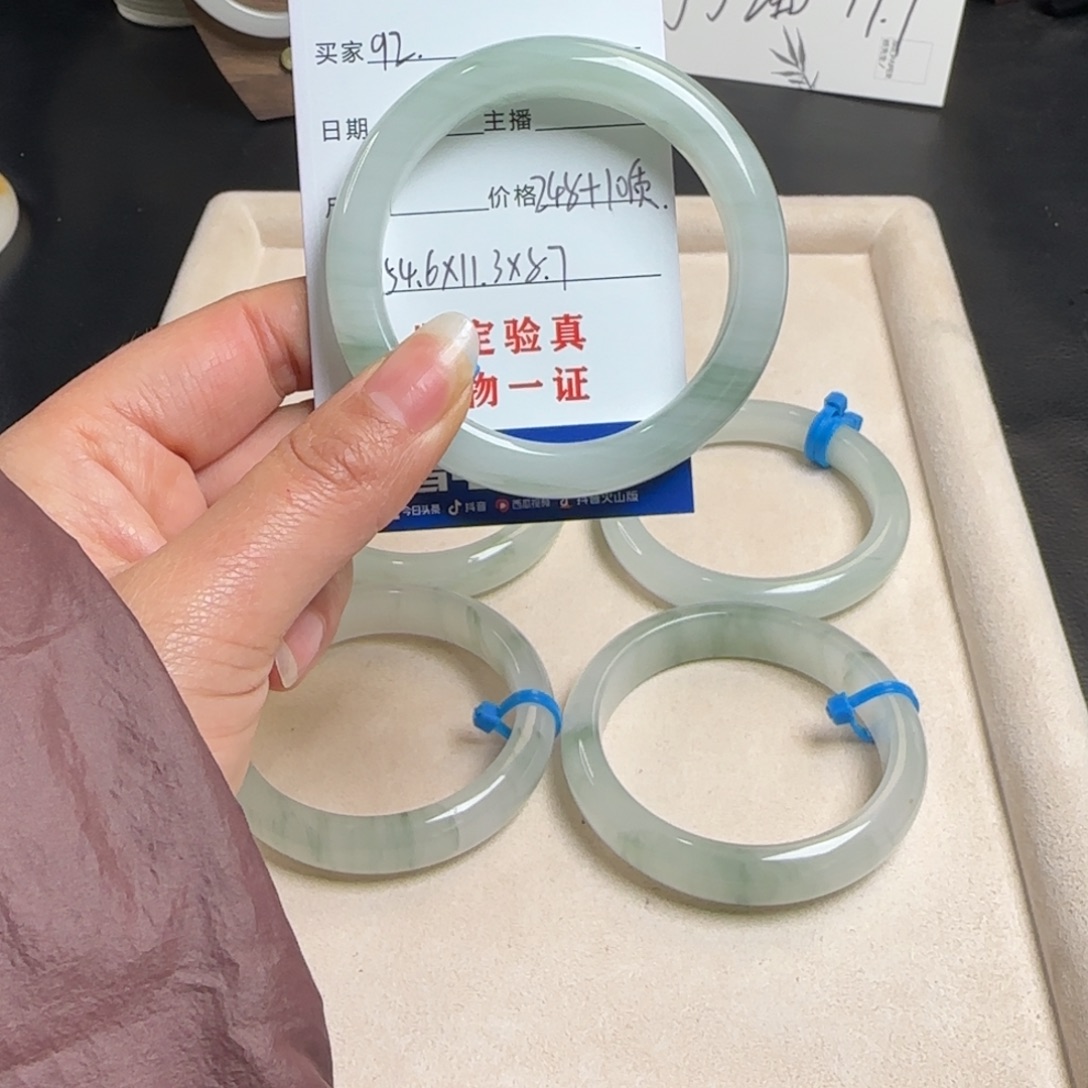 白***汤石英质玉未镶嵌手镯92