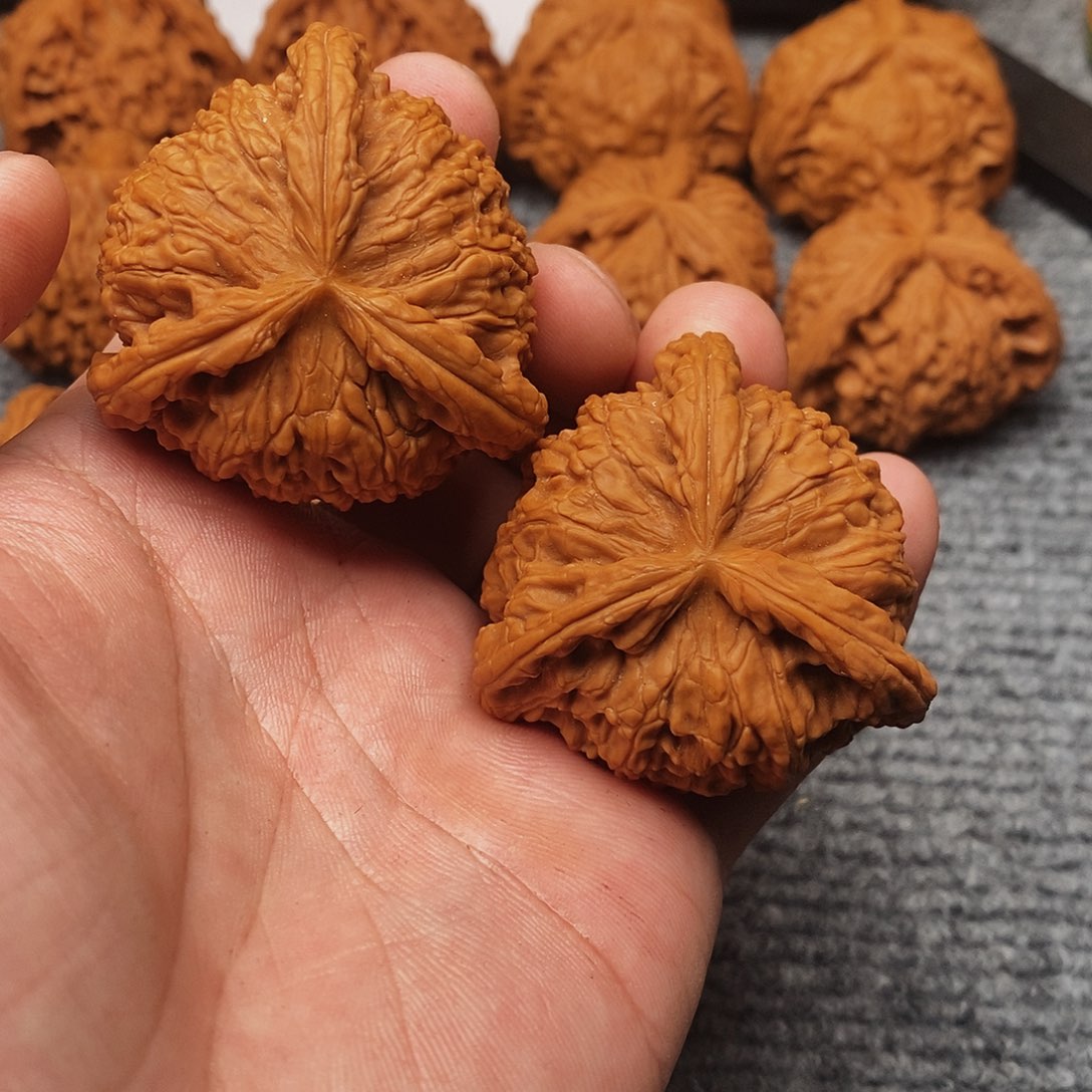 文玩核桃吊坠z****跑精工修复三棱44白奔