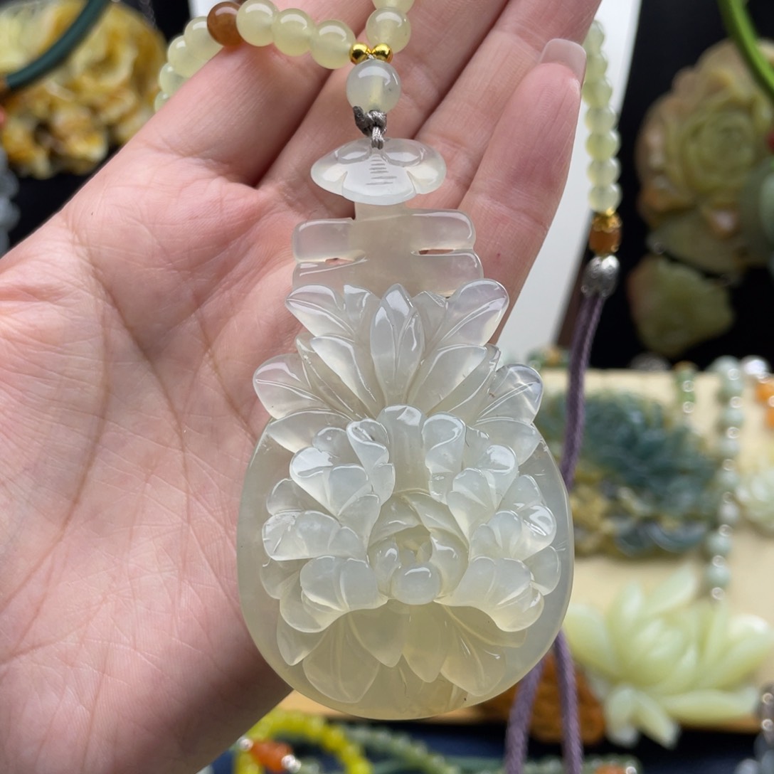 蛇纹石玉未镶嵌颈饰