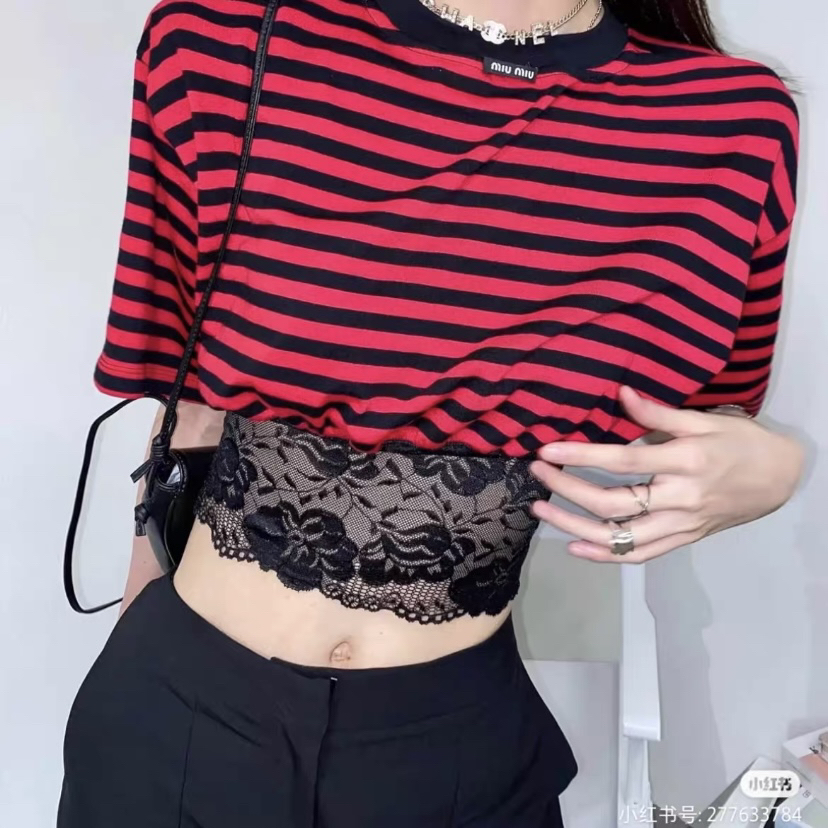 95新 MIU MIU/缪缪 红色条纹蕾丝拼接短款T恤m码1672