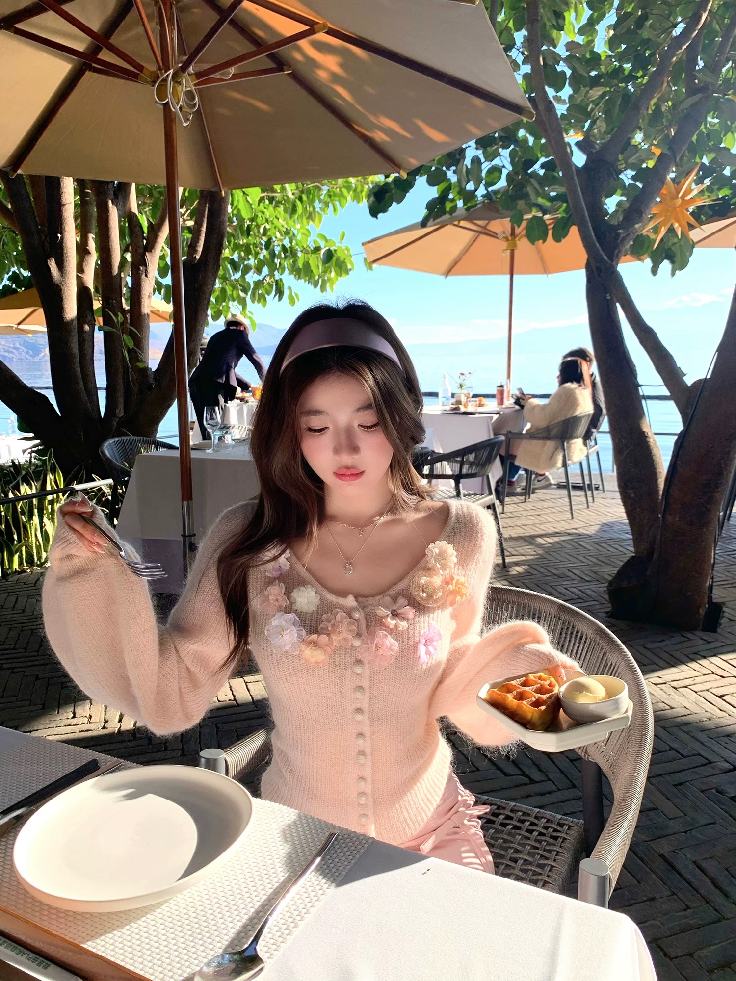 【花开半夏】小众立体花朵绝美毛衣女早春新款时尚温柔风收腰针织衫