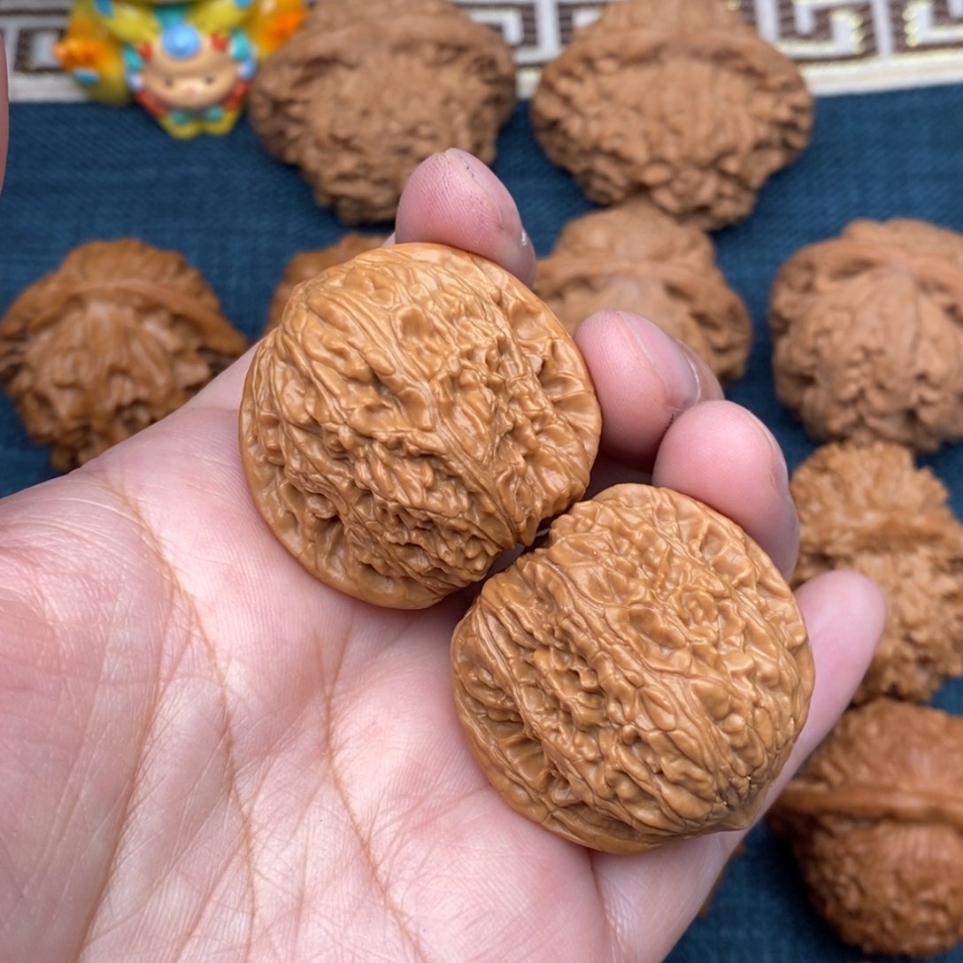 文玩核桃把件35老树绣球