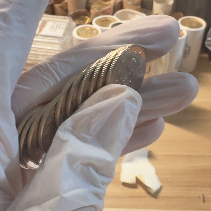 其他普通金属10枚，千禧龙币