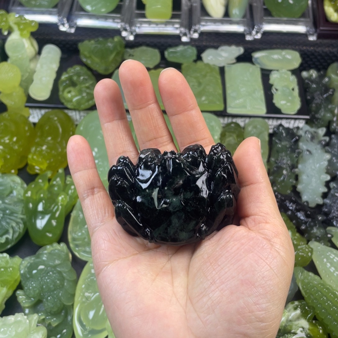 蛇纹石玉未镶嵌珠宝奇石