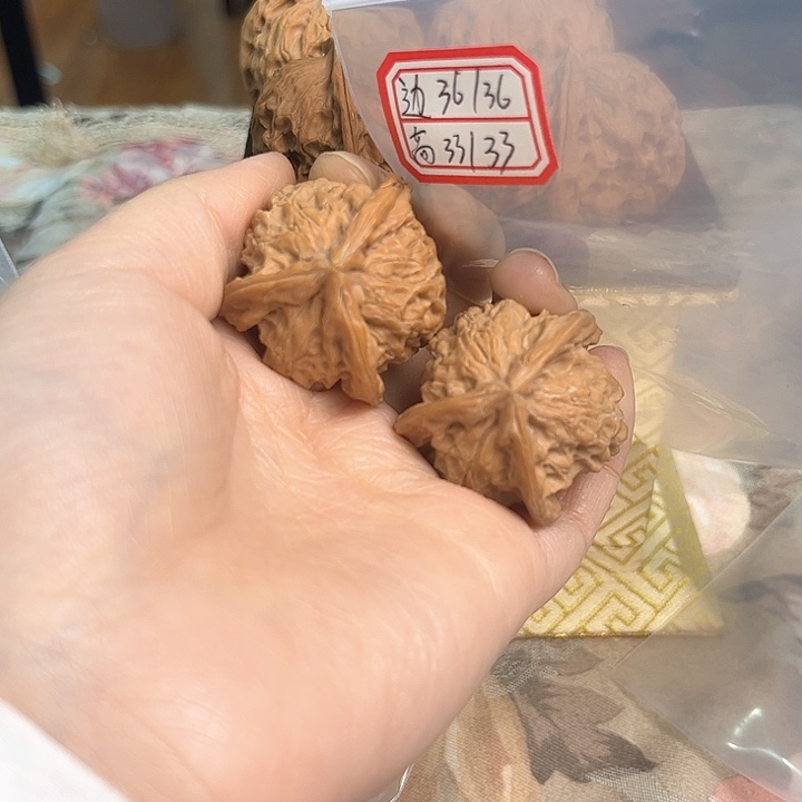 文玩核桃把件盘山三棱