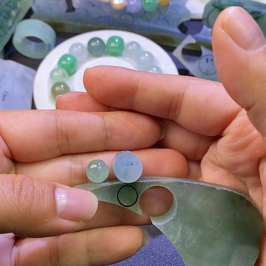 饺****定制翡翠未镶嵌珠子