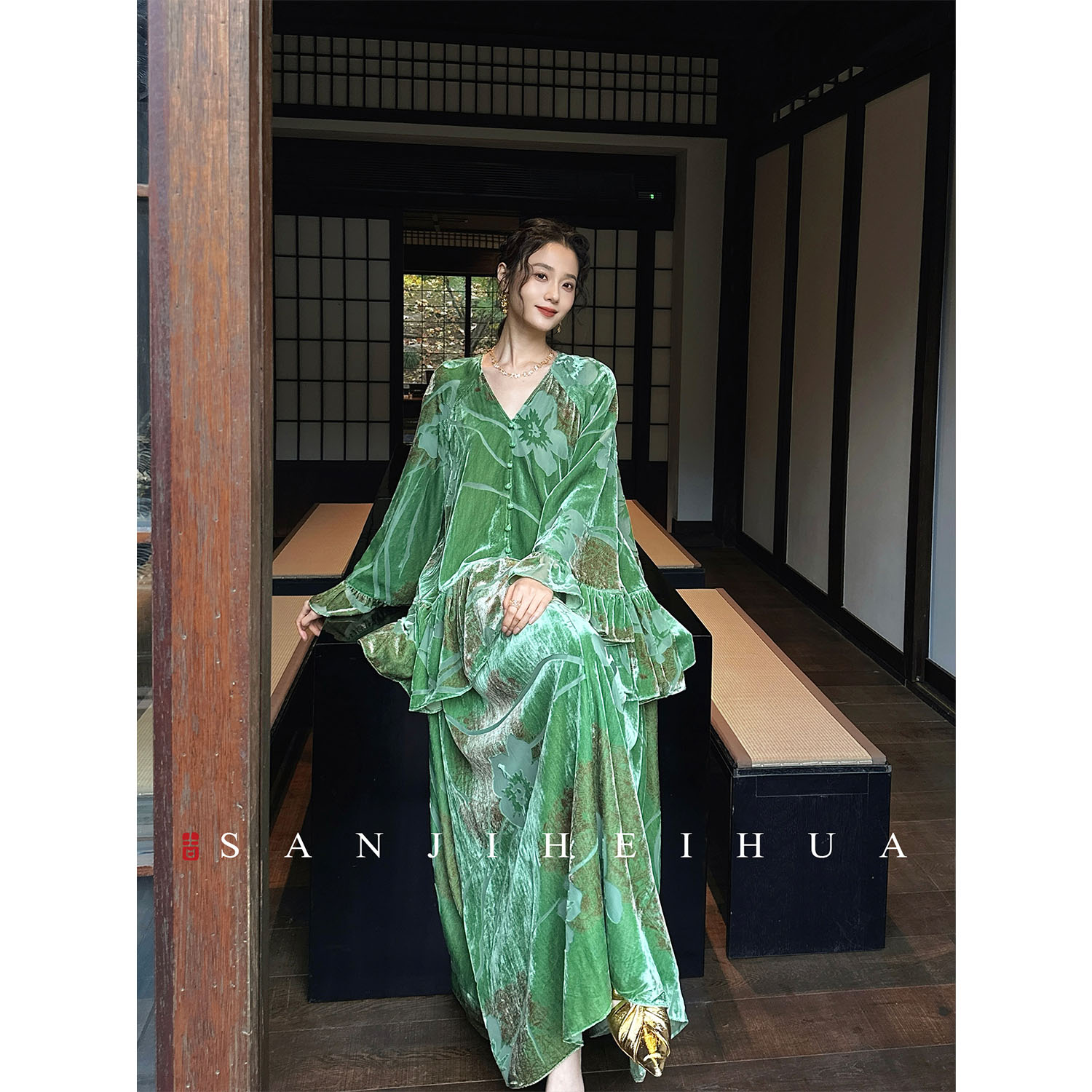 三吉黑花【浮花月】新中式烂花丝绒连衣裙子秋冬装长裙新年战袍潮