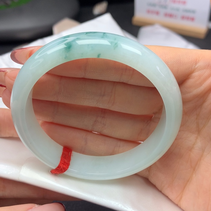 翡翠手镯未镶嵌蜂**甜57正圈