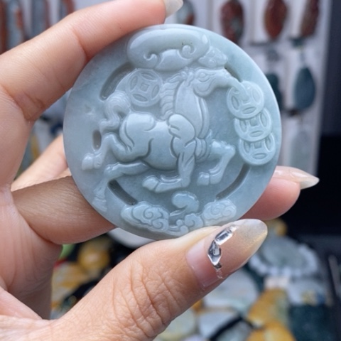 翡翠颈饰未镶嵌翡翠