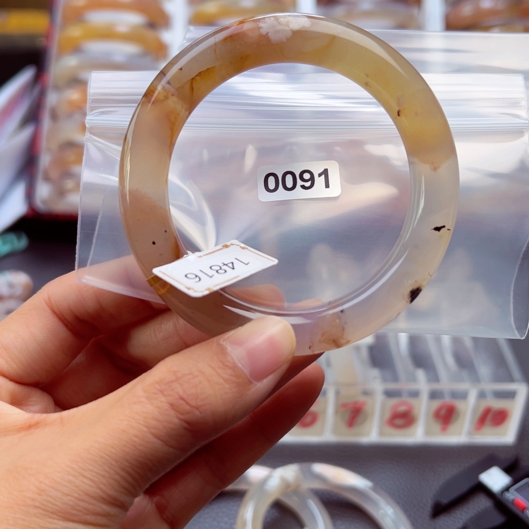 玛瑙/玉髓手镯未镶嵌玖*