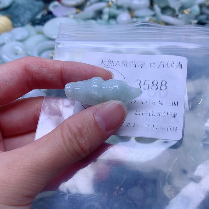 翡翠9K金镶嵌吊坠(不含链)
