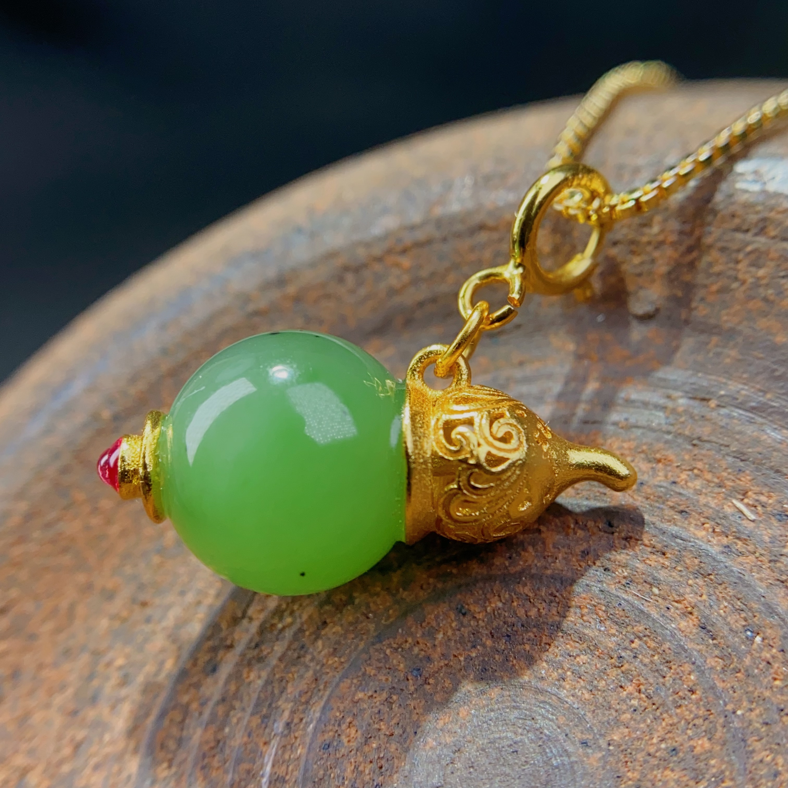 天然和田玉碧玉乌兰海苹果绿阳绿10mm葫芦925银万能扣吊坠@0007